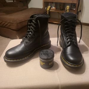 Dr. Martens combat boots US Wmn 7